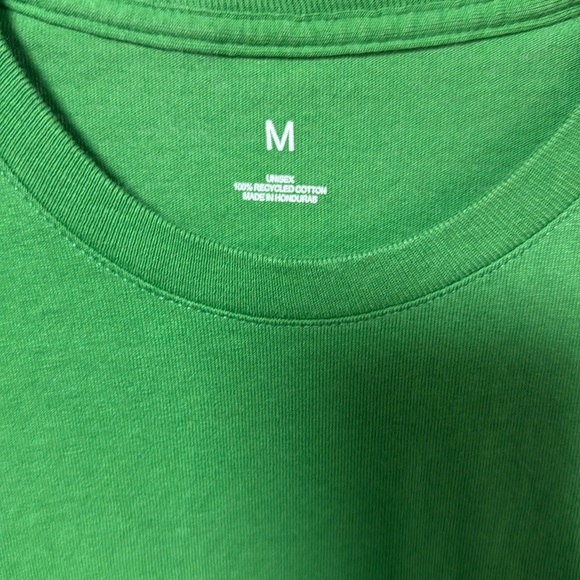 [Apple] EUC Employee Earth Day Shirt - Picture 2 of 4